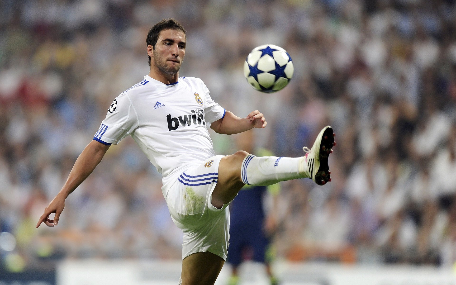 F1街道赛之夜，文班亚马关键时刻站出来