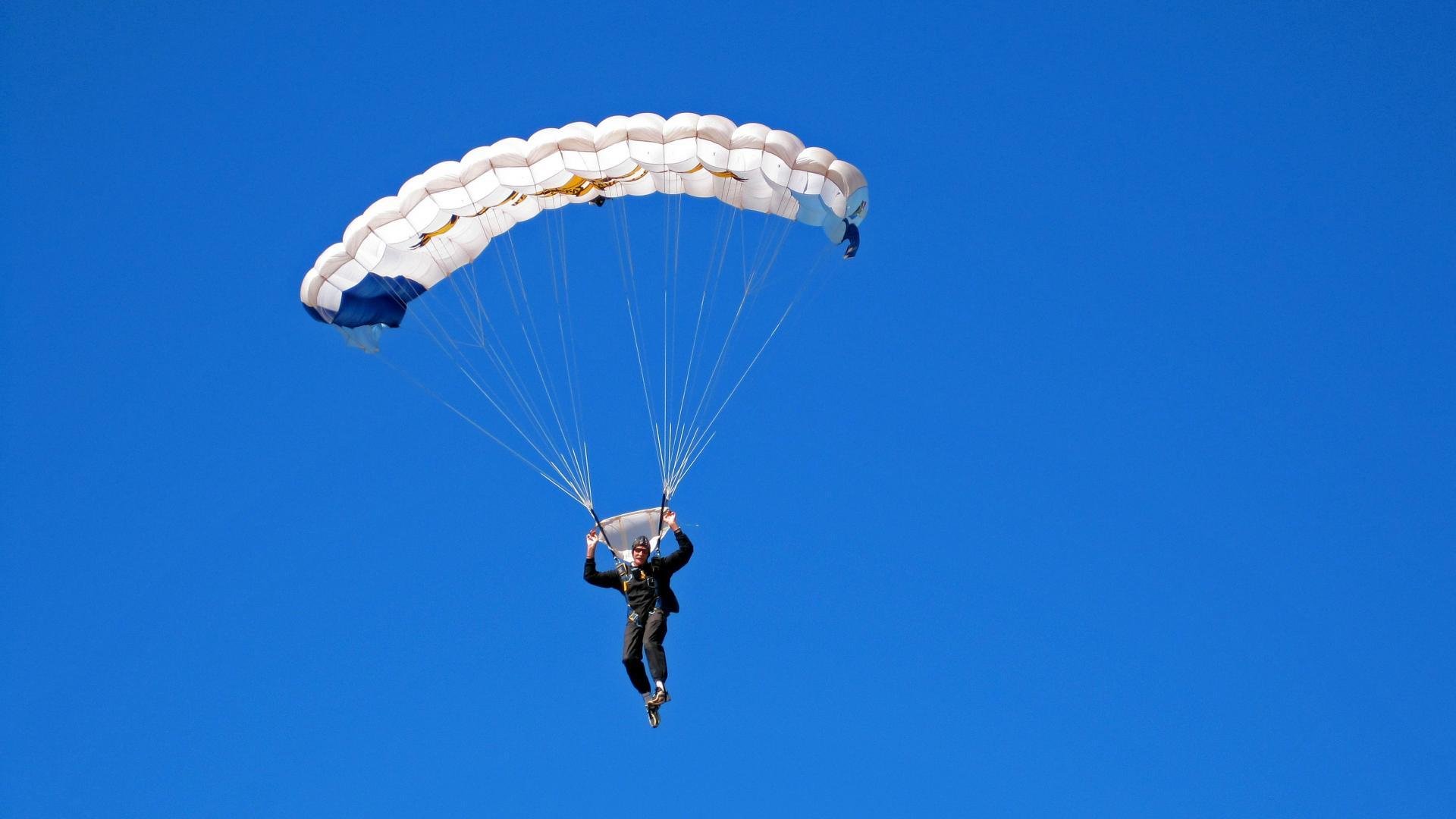 辽宁队冲垮马刺，布伦森持续制造杀伤，当东方铁骑撞碎德州神话