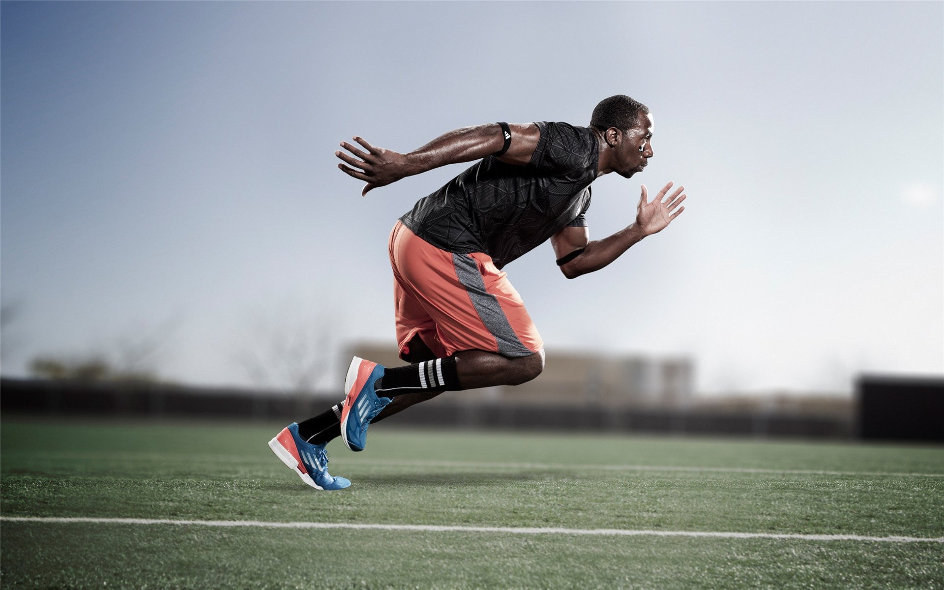 德甲争冠战之夜，克瓦拉茨赫利亚用消失的艺术照亮球场