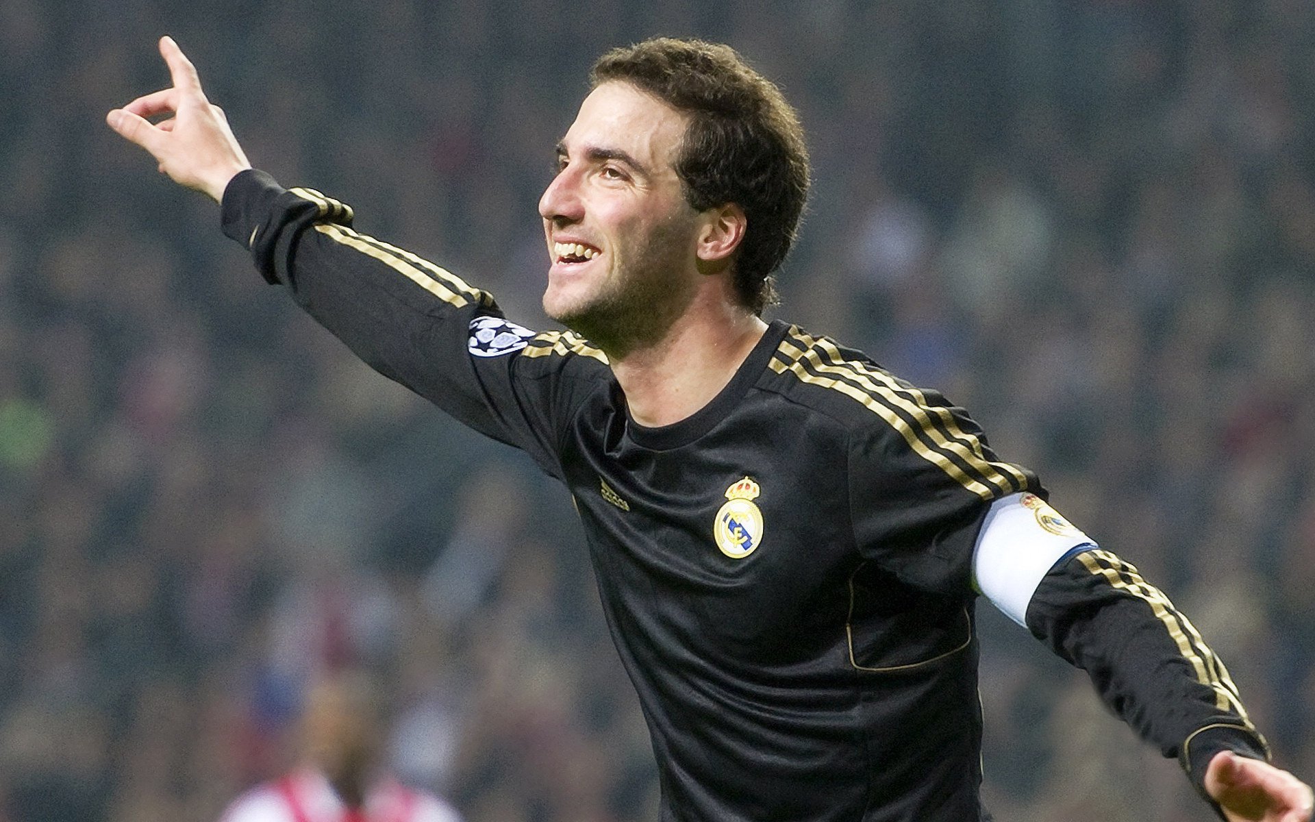 维尼修斯爆发撕裂防线,尤文式火力压制哥伦比亚